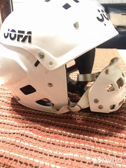 Хоккейный шлем