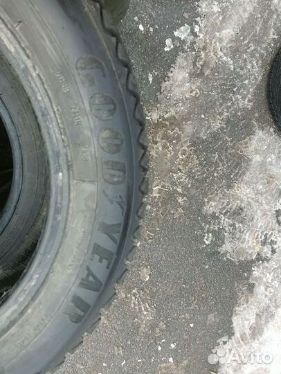 Goodyear Ultragrip Ice Arctic 215/55 R16 97T