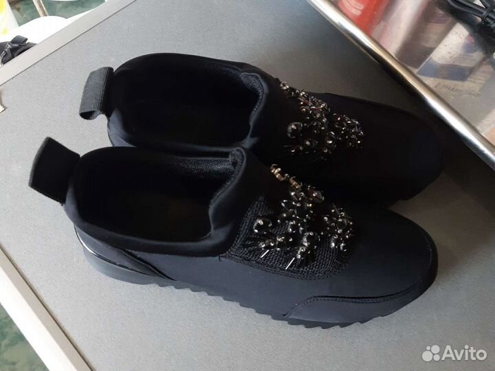 Кроссовки женские 36 размер бу,одевала пару раз,мо