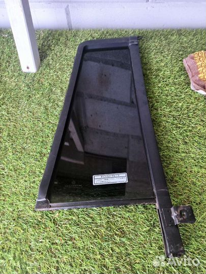 Задняя левая форточка jeep grand cherokee zj