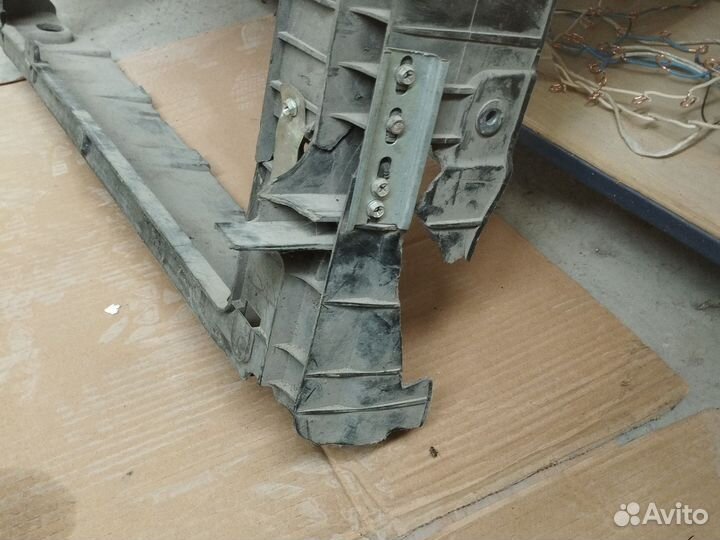 Рамка радиатора volkswagen polo rapid