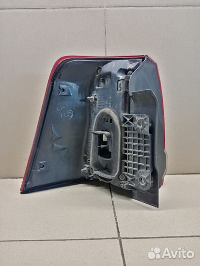 Фонарь задний наружный правый Land Cruiser (200) 2008