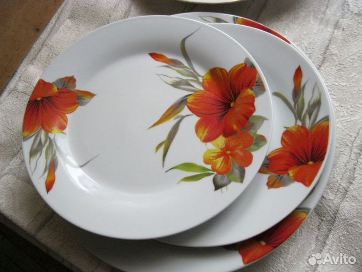 Тарелки фарфоровые разные