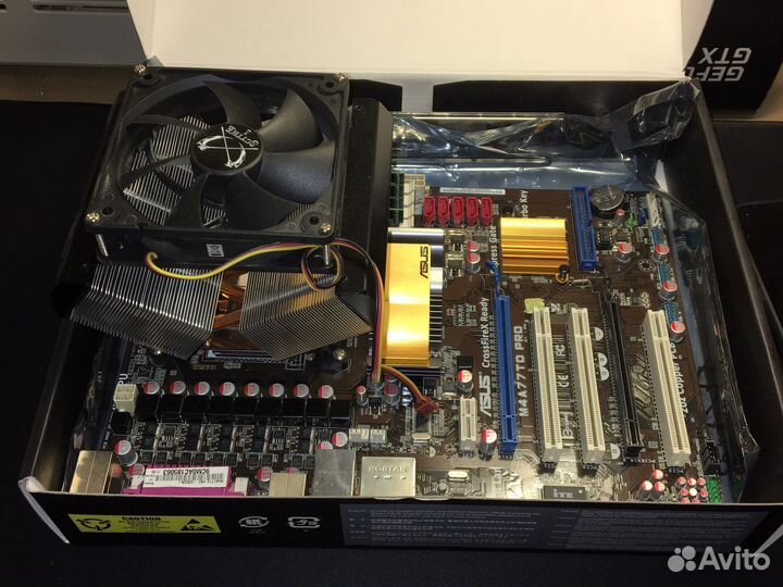 Материнская плата с процессором и памятью