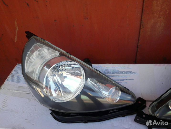Фары хонда фит правая левая GD3