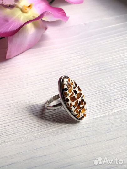 Перстень с янтарем