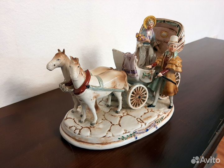 Фарфор статуэтка Карета с дамой и кавалером гдр