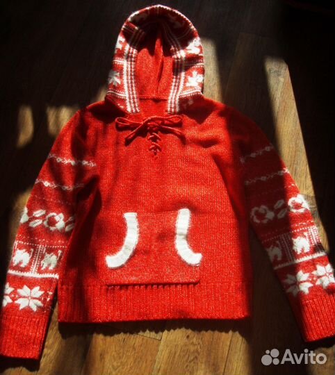 Кофта женская красная с капюшоном