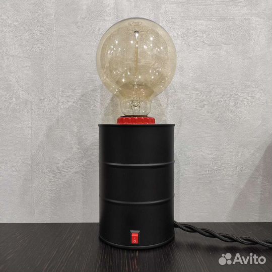 Настольная лампа