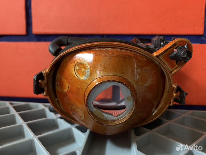 Фара противотуманная левая BMW 5