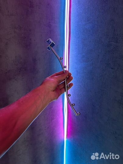 Настенные вешалки для магазина одежды