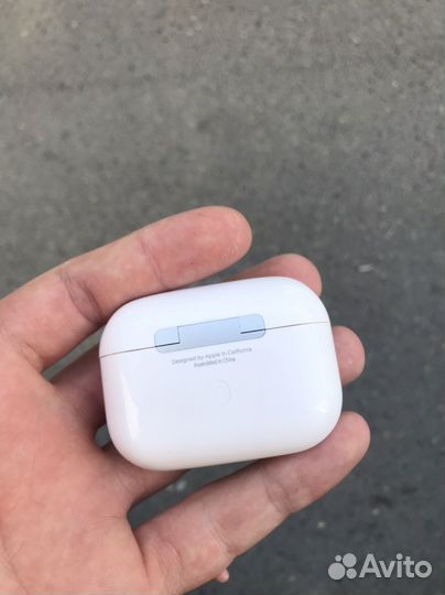 AirPods Pro with Wireless Charging Case