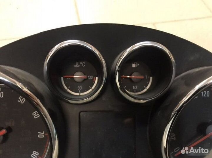 Щиток приборов Opel Astra 2009-2012