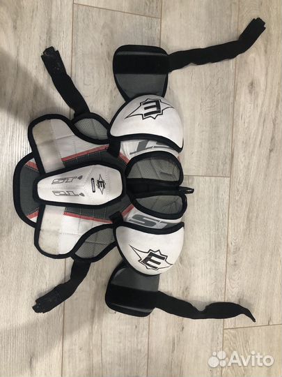 Нагрудник и шорты хоккейные детские