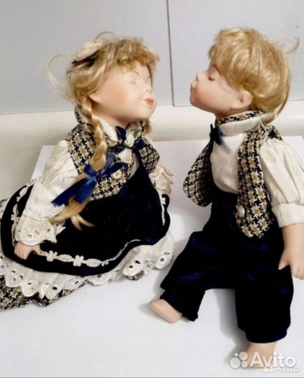 Куклы фарфоровые, Ожидание поцелуя