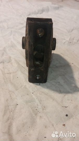 Лансер 10 подушка двигателя