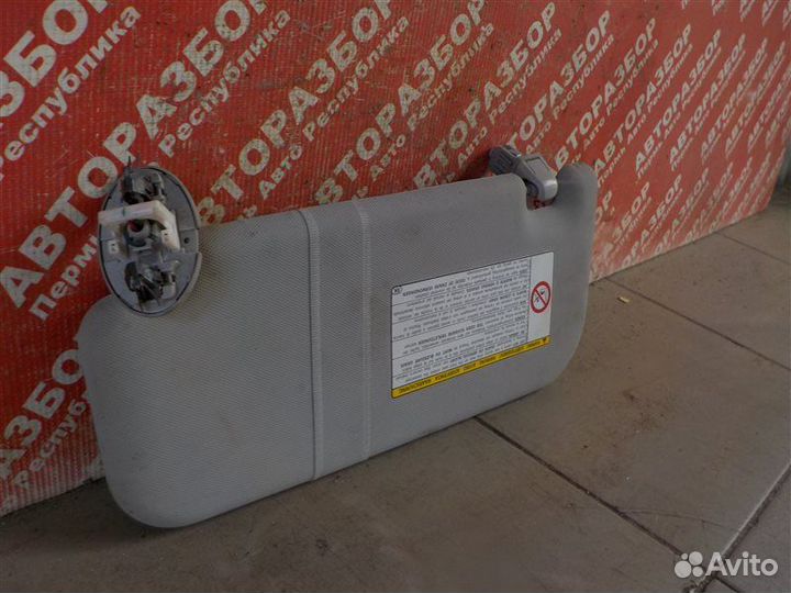 Солнцезащитный козырек правый Toyota Corolla