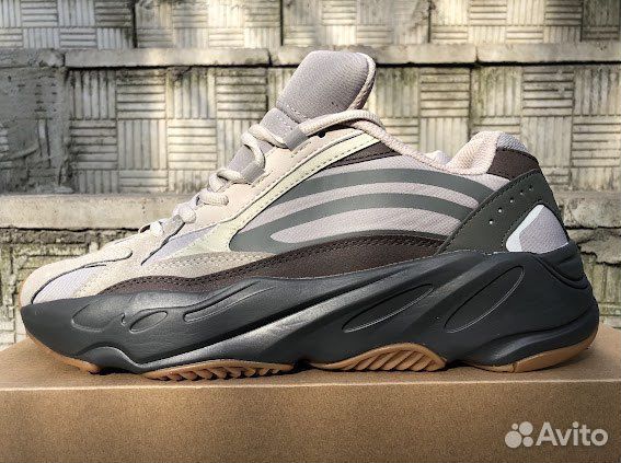 Adidas Yeezy Boost 700