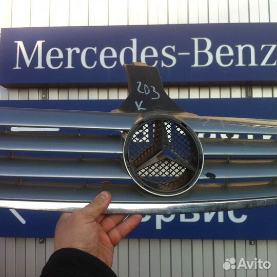 Решетка радиатора mercedes-benz C W203