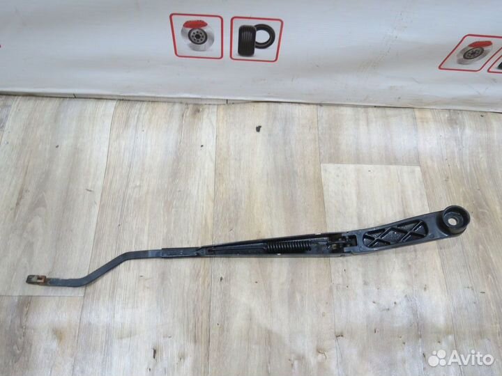 Поводок дворника Hyundai Solaris