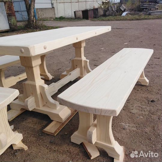 Стол, табуреты, скамья из дерева