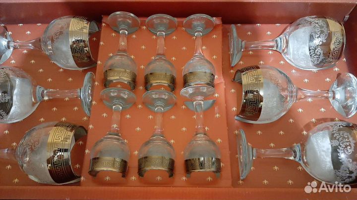 Комплект бокалов, рюмок, салатников, кружек