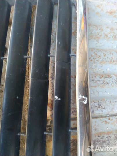 Решетка радиатора Тойота Авенсис