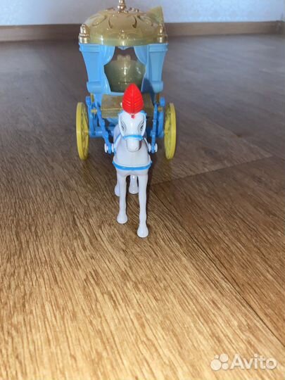 Музыкальная карета с лошадью