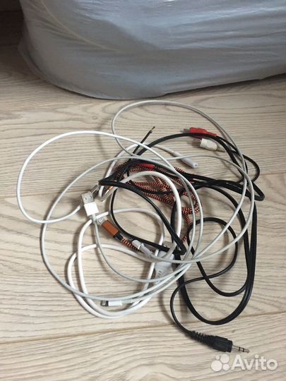 Телефоны, наушники, зарядки и часы