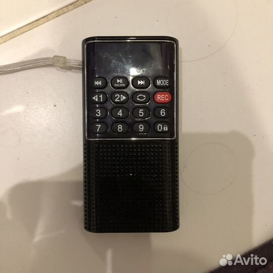 Многофункциональный портативный радио поиемник