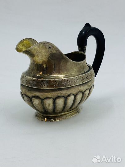 Молочник с фигурным туловом Серебро 84 пр. 1833 г