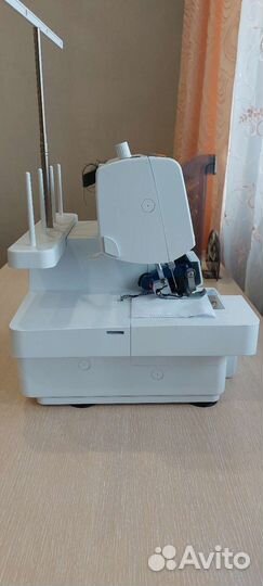 Оверлок Merrylock 220