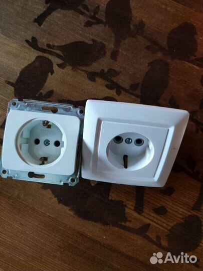 Розетка 2 штуки+ защитный экран вокруг розетки