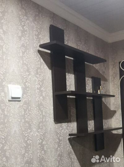 Настенные полки, разные модели и цвета