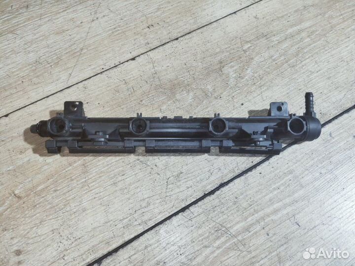 Топливная рампа Volkswagen Golf 5 BUD 1.4 2007