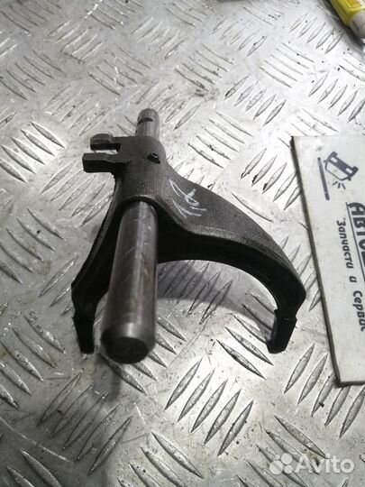 Вилка выбора 1-2 передачи МКПП 1.6L F16D3 Lacetti