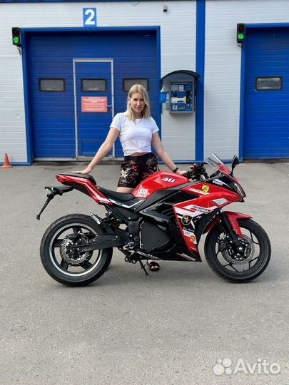 Электромотоцикл Yamaha R-3