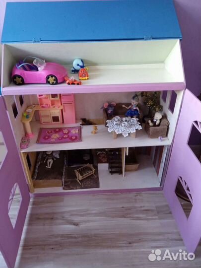 Кукольный домик с мебелью