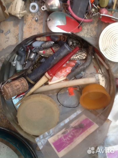 Рыболовные крючки,леска,поплавки