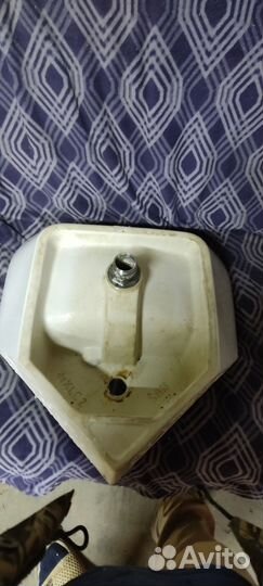 Раковина в ванную угловая