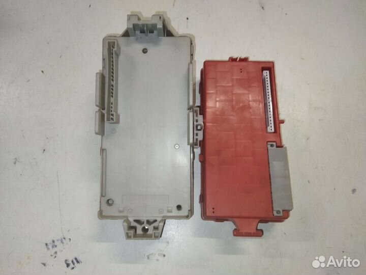 Блок предохранитель Mitsubishi Outlander 2002-09