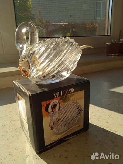 Лебедь икорница