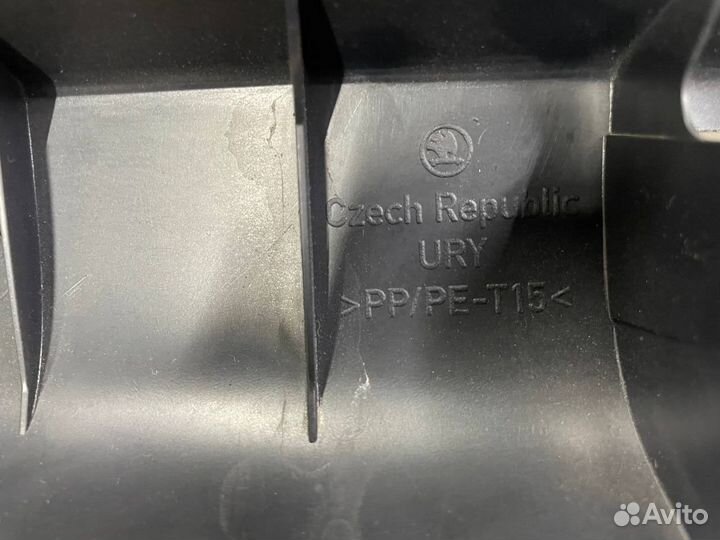 Обшивка двери багажника Octavia A5 1Z5867975F