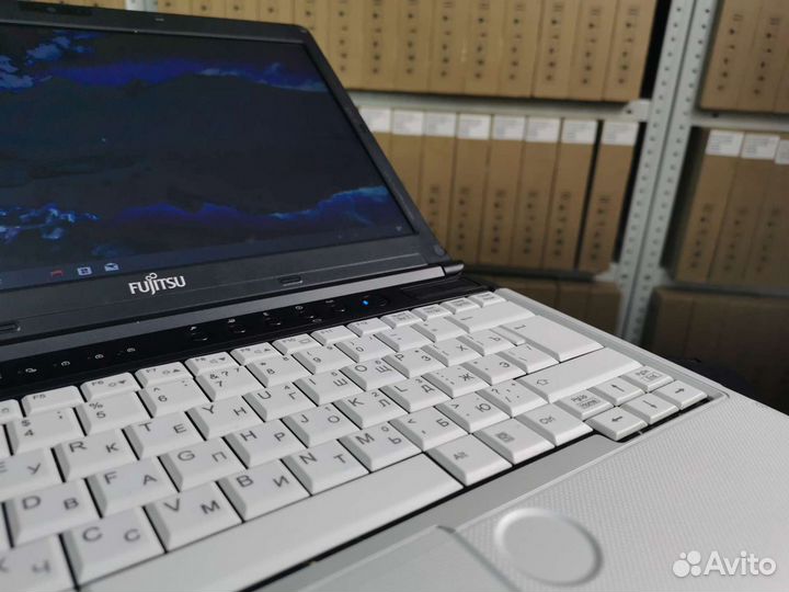 Ноутбук Fujitsu litebook s761 как новый