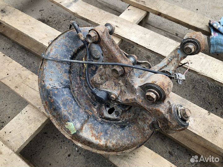 Кулак задний цапфа Toyota Avensis T220