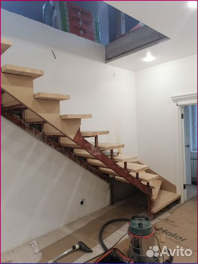 Лестница деревянная