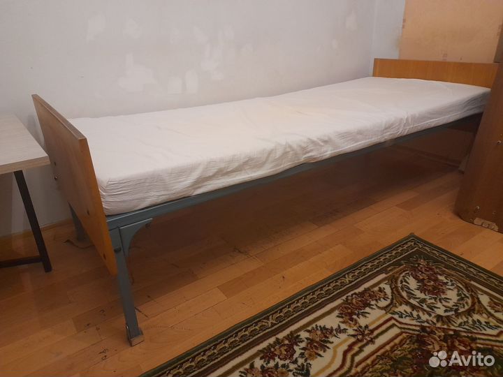 Кровать односпальная с матрасом бу 2 шт