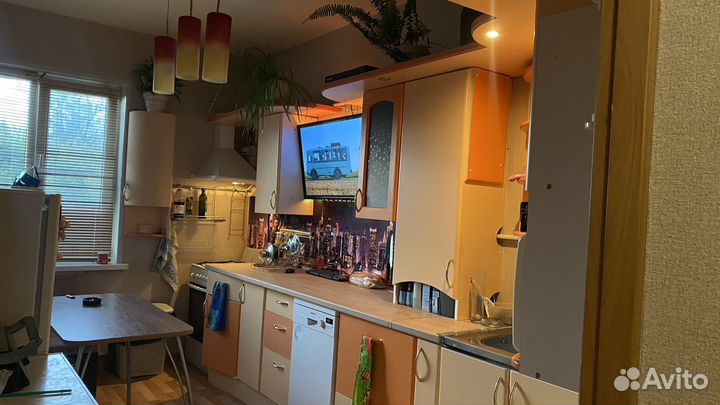 Кухонная гарнитура со столешницей