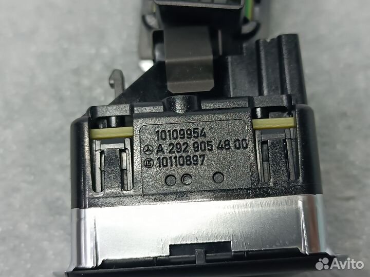 Кнопка переднего стеклоподъемника Mercedes GLE