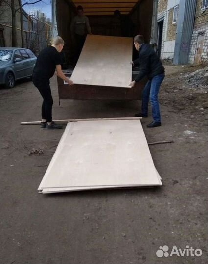 Грузчики. Бригада грузчиков. Рабочие руки